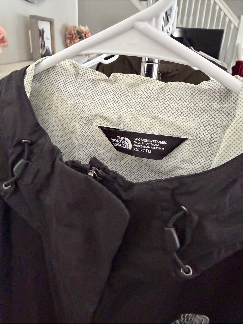 The North Face Black Women's Hooded Shell Jacket - Picture 2 of 3